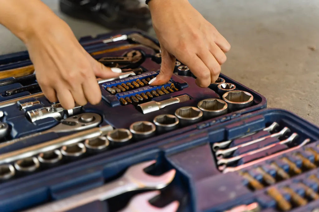 Tools & Hardware